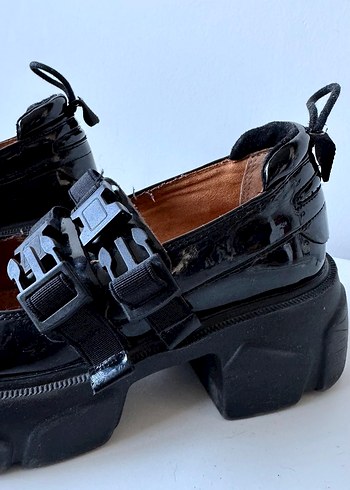 Kız Çocuk Siyah Rugan Gotik Topuklu Ayakkabı - Görsel 9