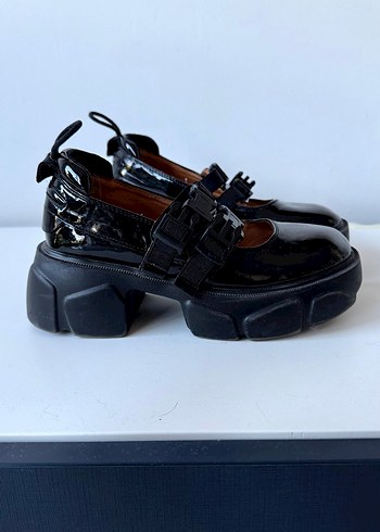 Kız Çocuk Siyah Rugan Gotik Topuklu Ayakkabı - Görsel 2
