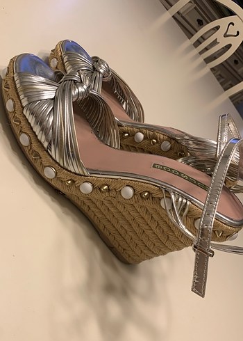 Kadın Altın Renkli Dolgu Topuklu Ayakkabı - Görsel 4