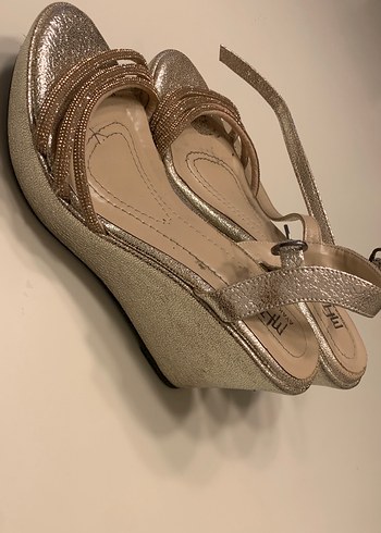 Altın Renkli Dolgu Topuklu Kadın Abiye Ayakkabı - Görsel 2