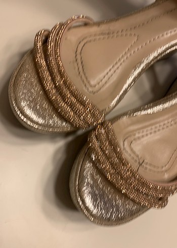 Altın Renkli Dolgu Topuklu Kadın Abiye Ayakkabı - Görsel 5