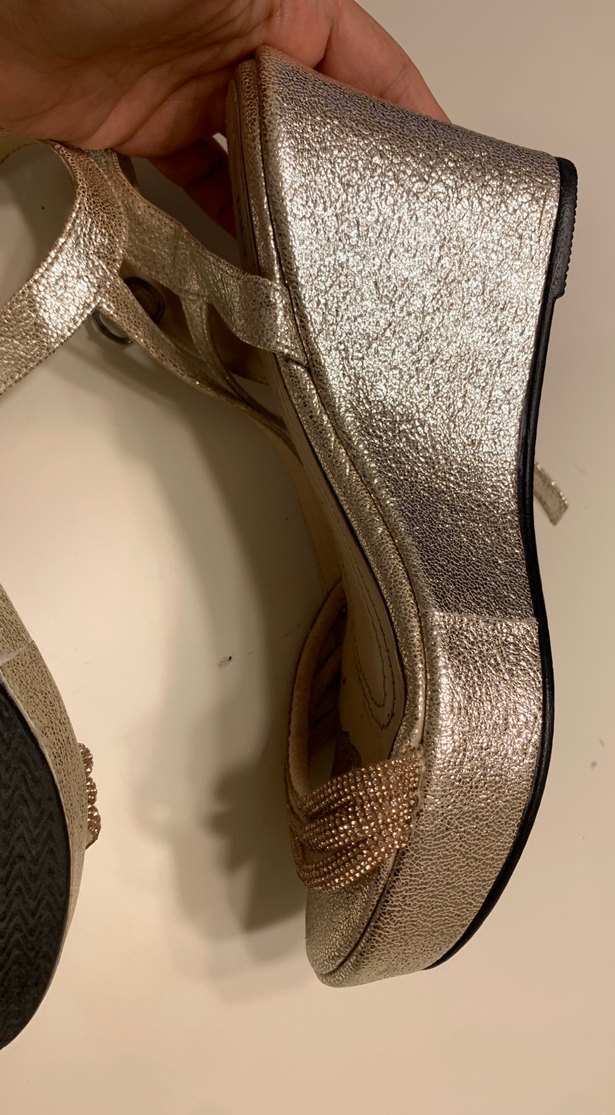 Altın Renkli Dolgu Topuklu Kadın Abiye Ayakkabı - Görsel 3