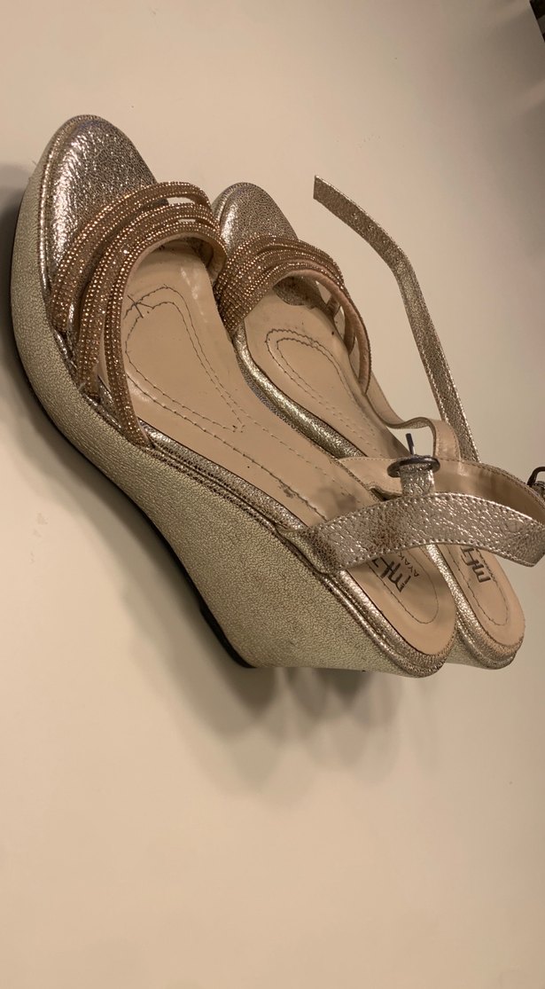 Altın Renkli Dolgu Topuklu Kadın Abiye Ayakkabı - Görsel 2