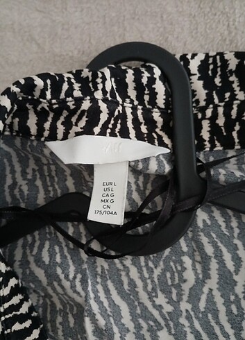 Hm siyah krem desenli diz üstü kruvaze elbise - Görsel 2