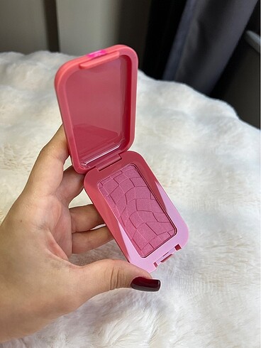 Beden Renk Nyx Buttermelt Blush 08 Getting Butta