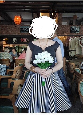 Siyah eteği balon elbise