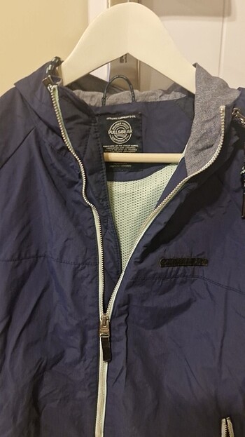 Pull and Bear Pull and Bear kapüşonlu erkek yağmurluk