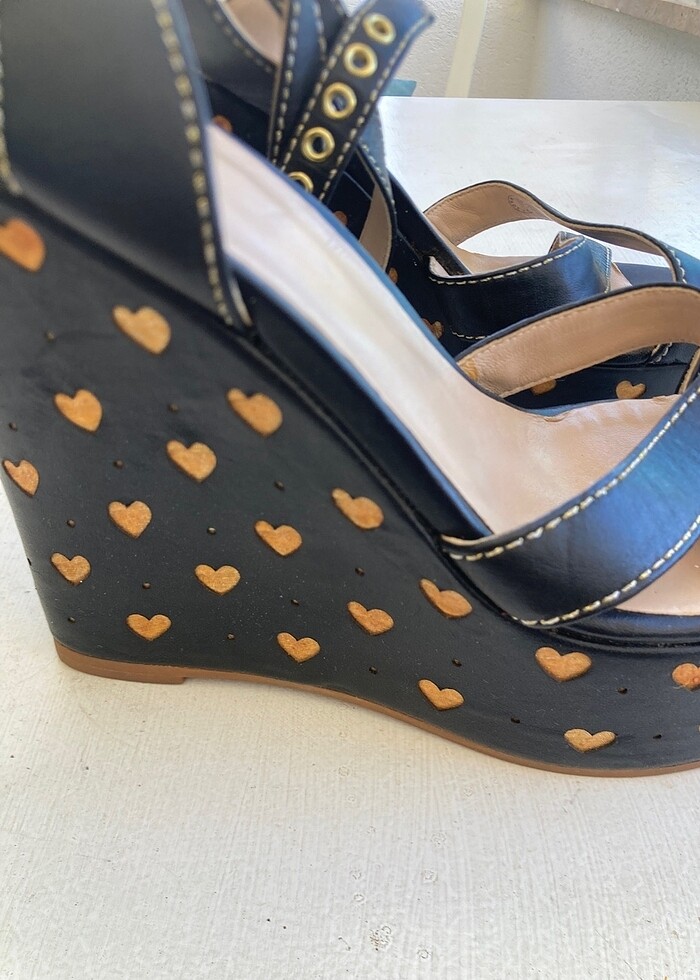 Moschino sayılı kullanıldı - Görsel 3