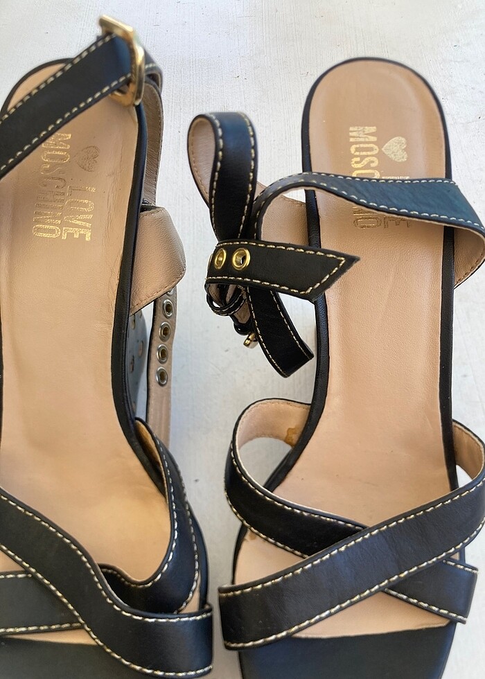 Moschino sayılı kullanıldı - Görsel 2