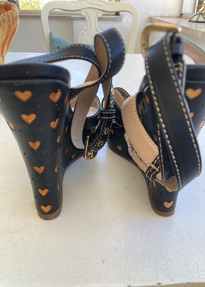 Moschino sayılı kullanıldı - Görsel 4