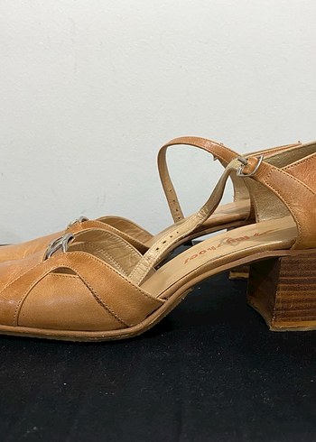 Bej Deri Vintage Tokalı Kadın Topuklu Ayakkabı - Görsel 2