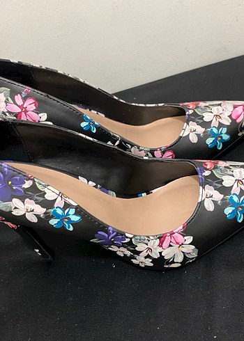 Çiçek Desenli Tokalı Stiletto Topuklu Kadın Ayakkabı - Görsel 2