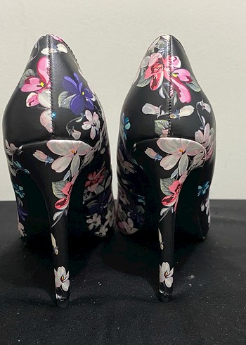 Çiçek Desenli Tokalı Stiletto Topuklu Kadın Ayakkabı - Görsel 3