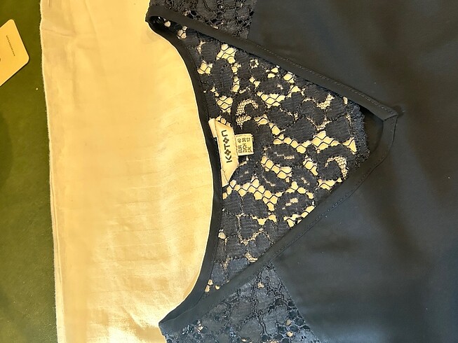 Koton çok şık lacivert dantelli bluz - Görsel 4