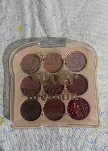 Beden Bej 9 Renk Işıltılı Göz Farı Paleti