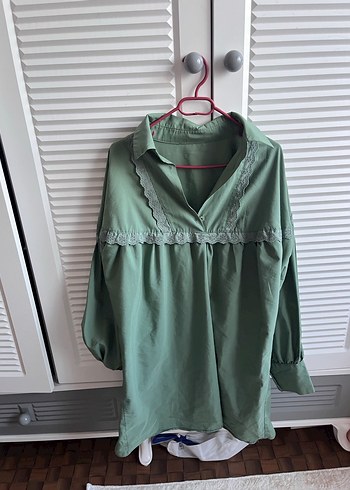 Nakışlı V Yakalı Kadın Denim Gömlek - Görsel 2