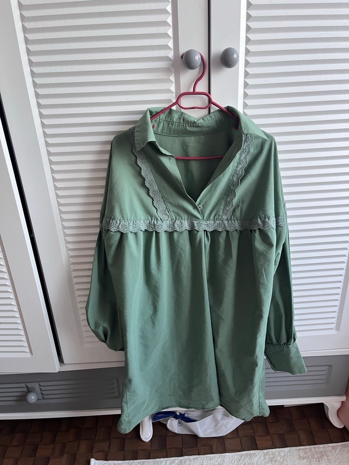 Nakışlı V Yakalı Kadın Denim Gömlek - Görsel 2