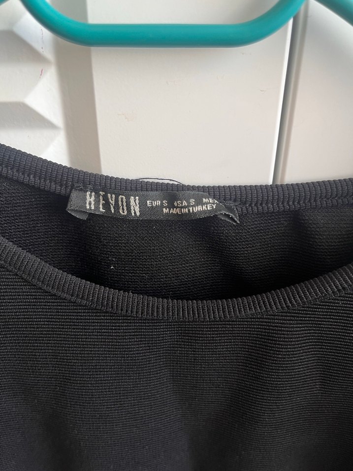 Zincir Detaylı Siyah Crop Top - Görsel 2