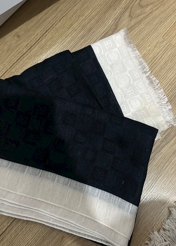 Kadın siyah şal  sorunsuz - Görsel 2