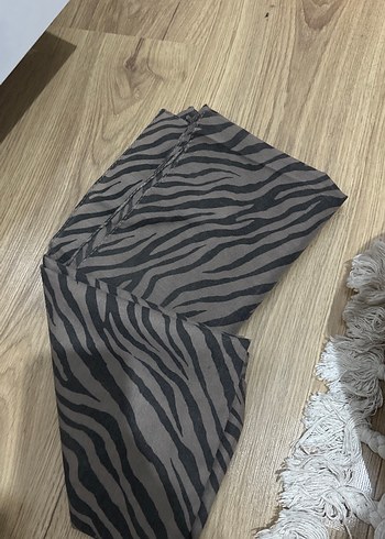Gri Zebra Desenli  kahve tonlarında şal sorunsuz - Görsel 5