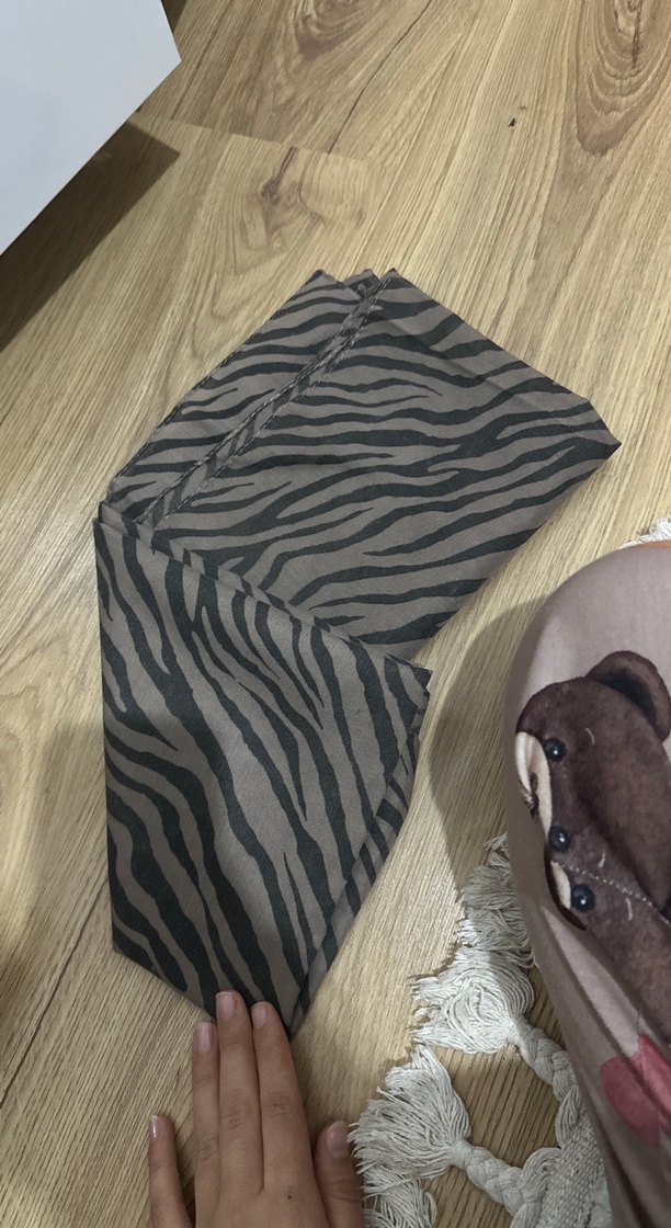 Gri Zebra Desenli  kahve tonlarında şal sorunsuz - Görsel 4