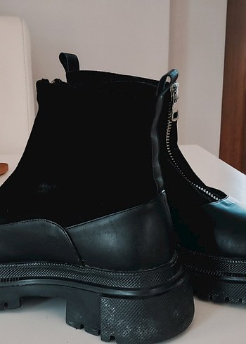 Zara Fermuarlı Siyah Deri Kadın Bot