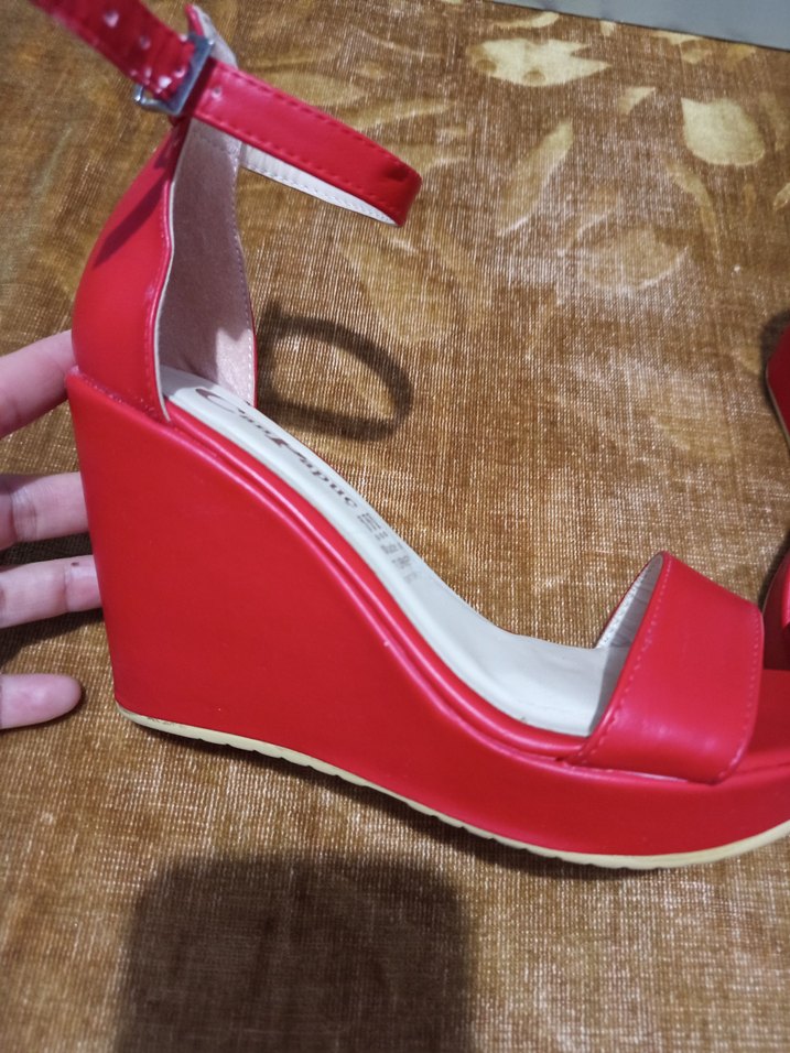 Kırmızı Dolgu Topuklu Tokalı Kadın Ayakkabı - Görsel 3