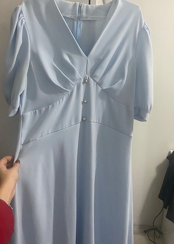 Düğmeli Mavi V Yakalı midi boy elbise - Görsel 6