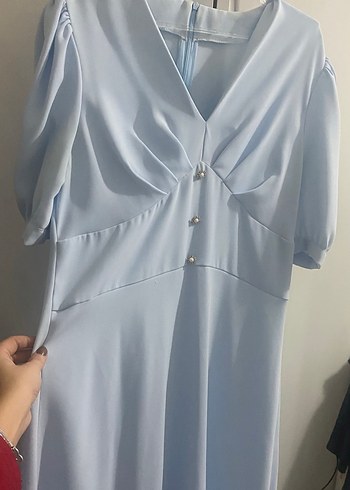 Düğmeli Mavi V Yakalı midi boy elbise - Görsel 5