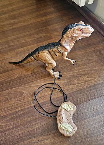 Kumandalı, yürüyen ve ses çıkaran oyuncak dinozor - Görsel 4