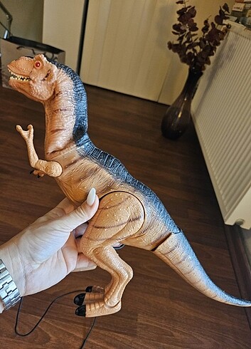 Kumandalı, yürüyen ve ses çıkaran oyuncak dinozor - Görsel 2