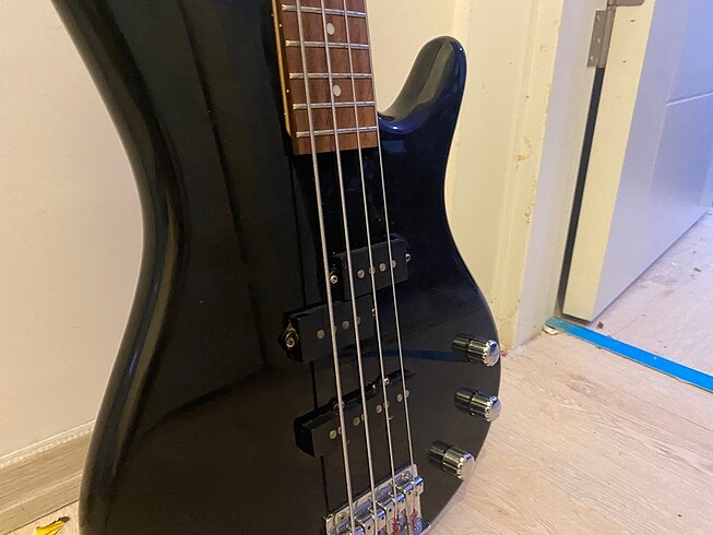 İbanez GSR200 Bas Gitar.