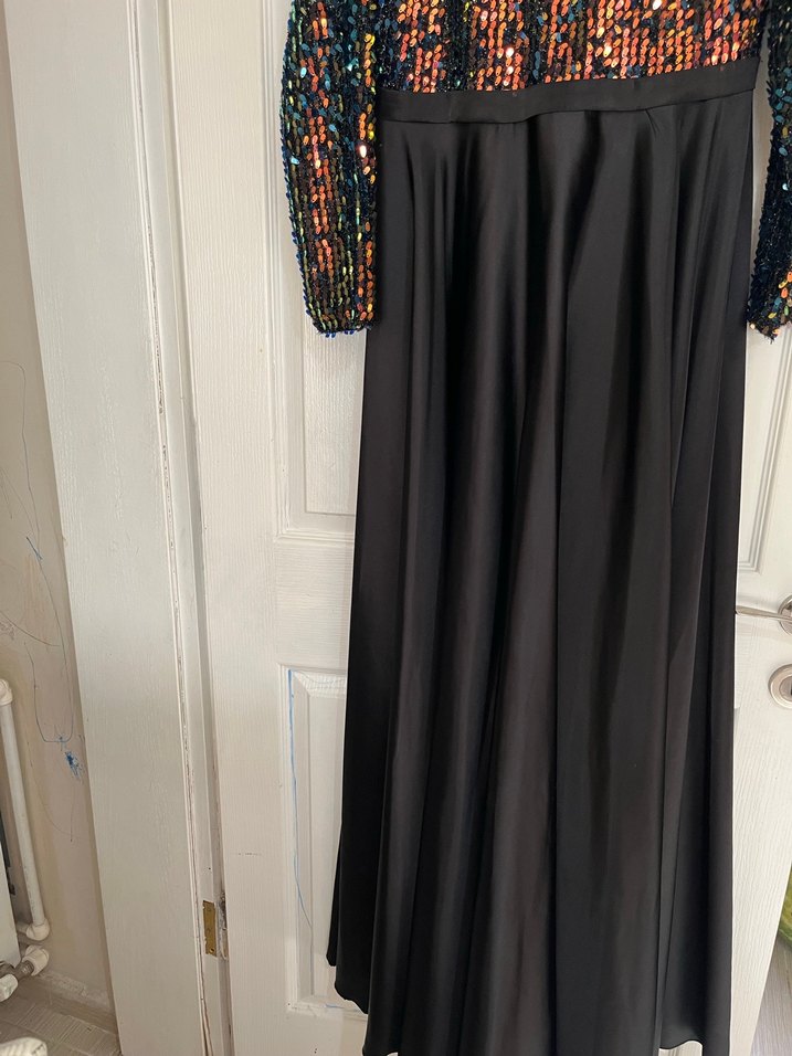 Uzun Kollu Parlak Üst Kısmı Payet Desenli Abiye Elbise - Görsel 2