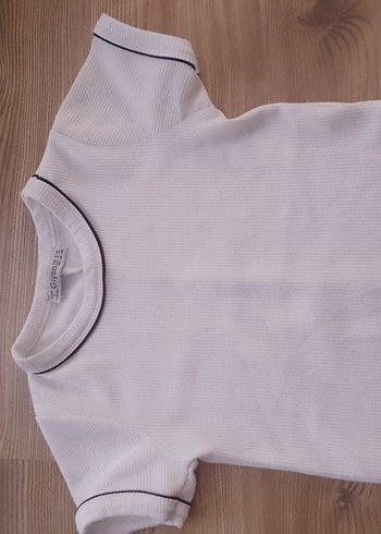 Gri Kenarlı Beyaz kız çocuk krop tişört - Görsel 3