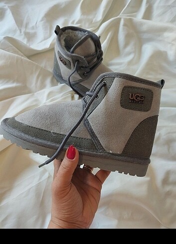 38 Beden UGG Bağcıklı İçi Tüylü Bot (36/40 Arası Numaralar)