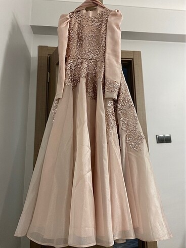 toz pembe kabarık taşlı abiye