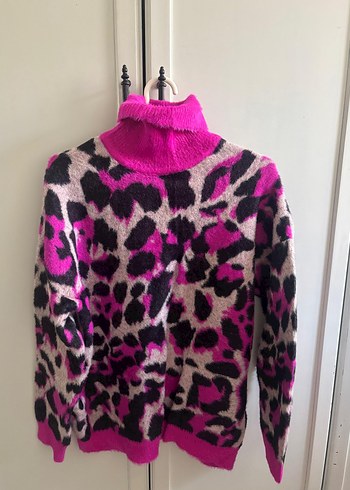 Bohem Leopar Desenli Pembe Boğazlı Kazak - Görsel 5