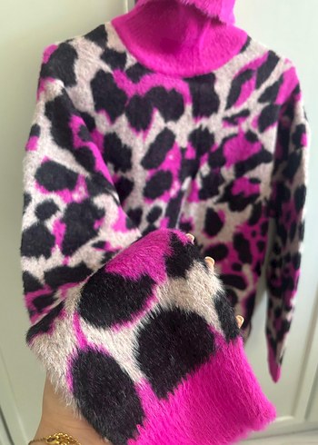 Bohem Leopar Desenli Pembe Boğazlı Kazak - Görsel 4