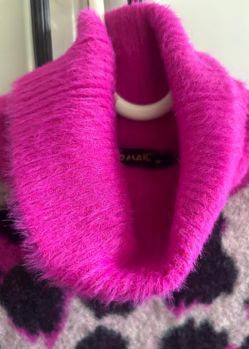 Bohem Leopar Desenli Pembe Boğazlı Kazak - Görsel 3