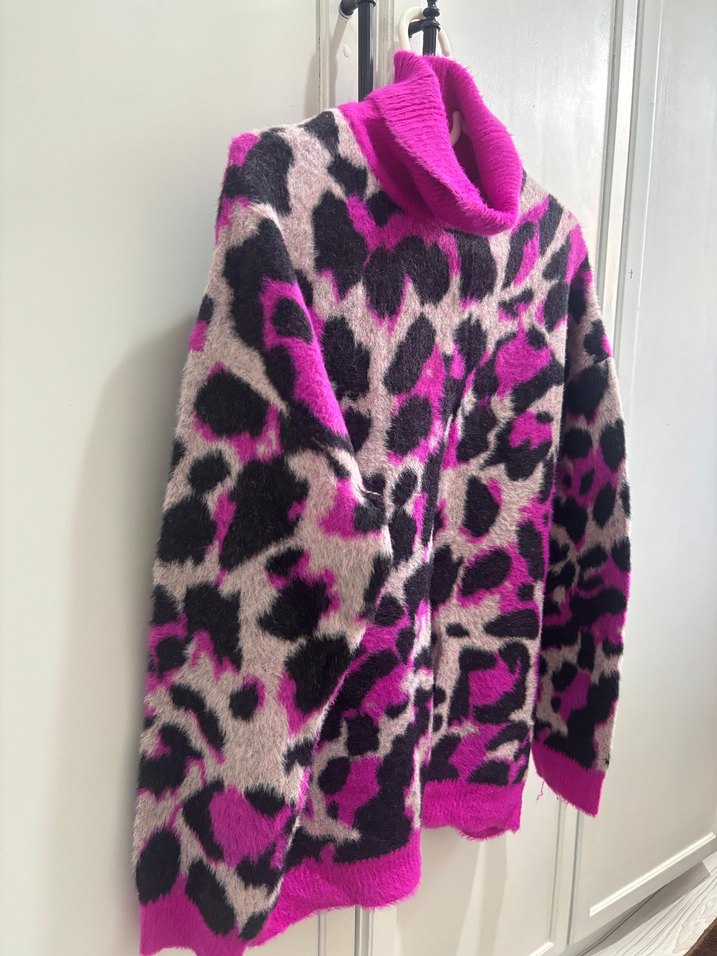 Bohem Leopar Desenli Pembe Boğazlı Kazak - Görsel 2