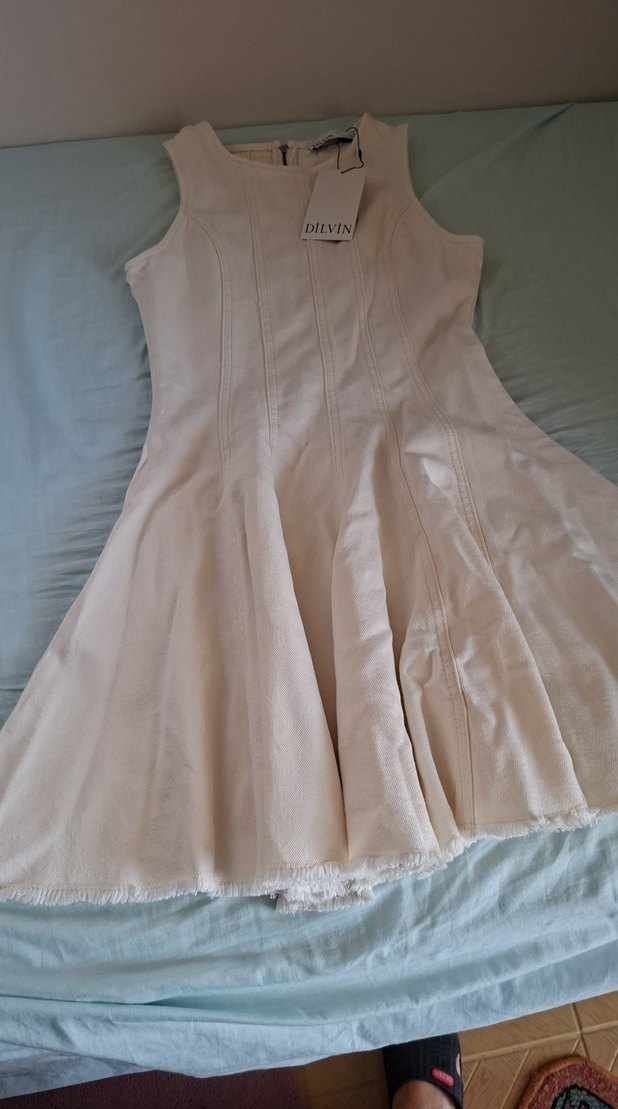 Beyaz Keten Pilili Midi Elbise - Görsel 4