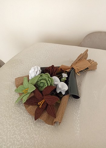 Solmayan Örgü Çiçek Buketi - Görsel 3