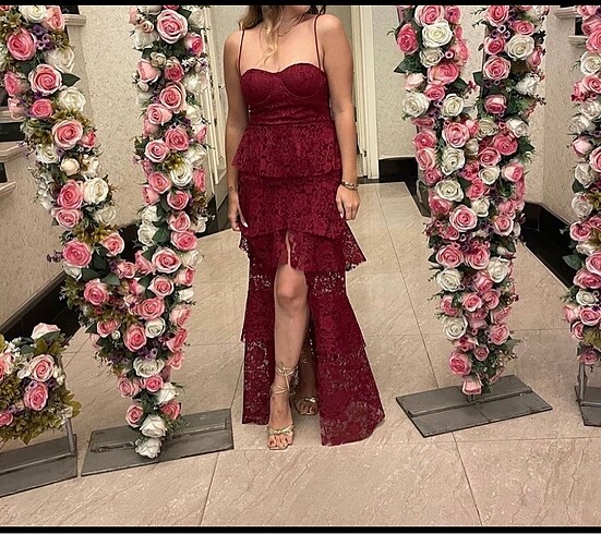 Bordo ip askılı güpürlü elbise