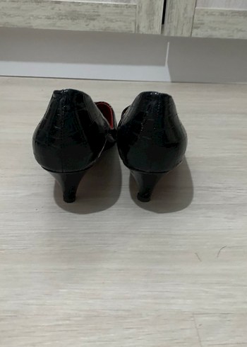 Bambi Siyah Rugan Yılan Desenli Stiletto