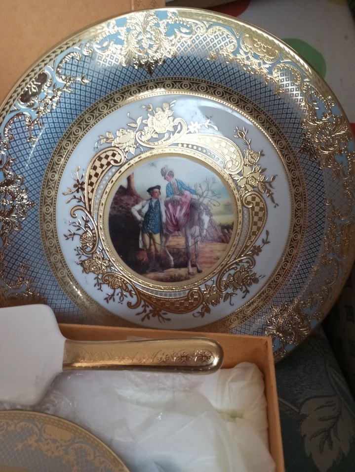 Altın işlemeli gri porselen tabak seti - Görsel 3