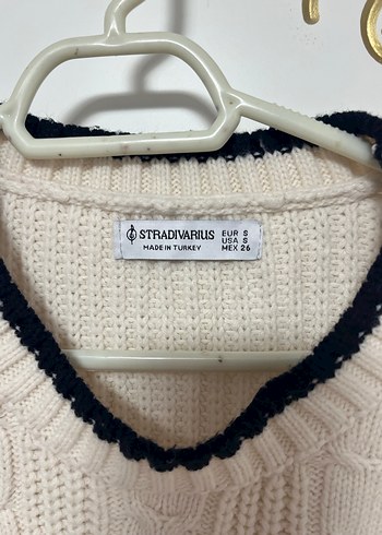 Stradivarius Gri Kenarlı Beyaz Örgü Süveter