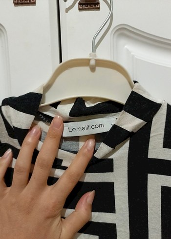 Uzun Kollu Siyah Beyaz Çizgili Kadın Bluz - Görsel 2