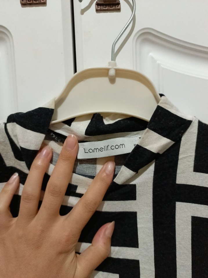 Uzun Kollu Siyah Beyaz Çizgili Kadın Bluz - Görsel 2