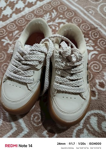 Yılan Desenli Beyaz Bağcıklı Kız Spor Ayakkabısı - Görsel 2