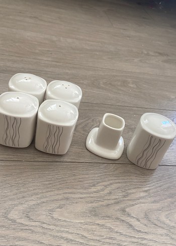 Gri Dalga Desenli Beyaz Tuzluk ve Biberlik Seti - Görsel 2